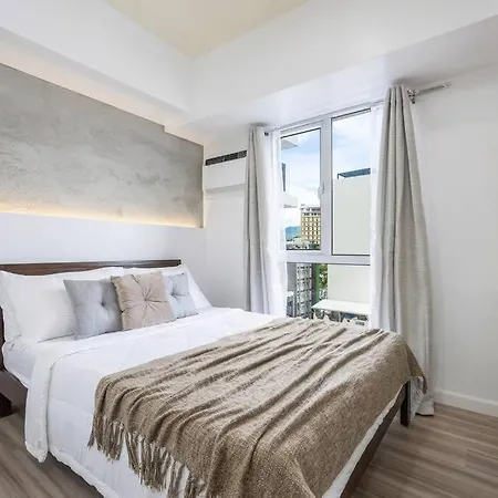 Furnished Studio In Avida Towers Riala, Cebu It Park With Amazing Mountain View, Fast Wifi, Netflix, Pool And More